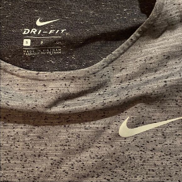 Nike Ladies Shirt   - Picture 2 of 4